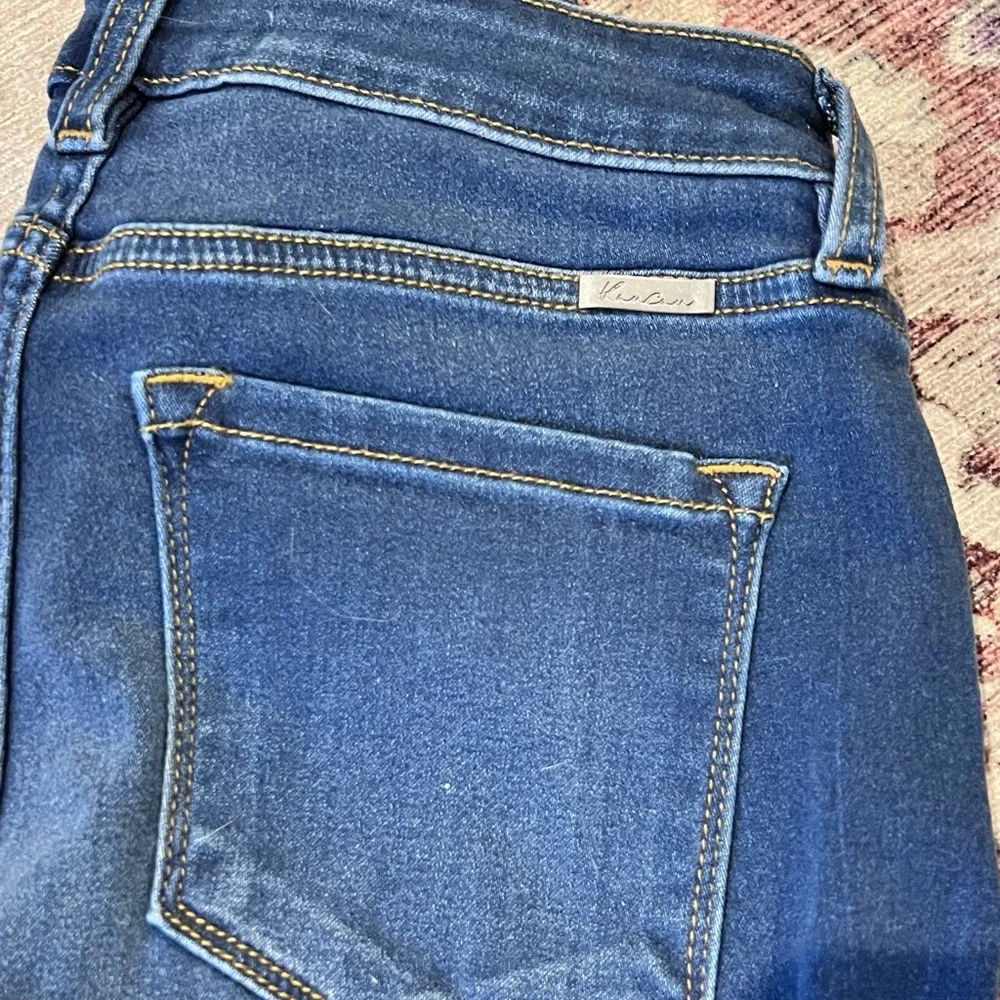 KanCan slim jeans, size 7/27, blue faded style. - Picture 3 of 4